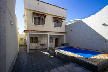 Casa para alugar com 232m², 3 quartos e 1 vaga Casa para alugar com 232m², 3 quartos e 1 vagaQuintal