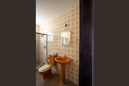 Casa para alugar com 232m², 3 quartos e 1 vaga Casa para alugar com 232m², 3 quartos e 1 vagaBanheiro social