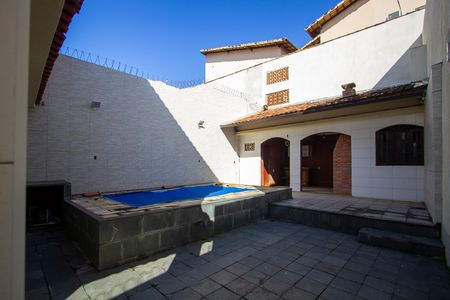 Casa para alugar com 232m², 3 quartos e 1 vaga Casa para alugar com 232m², 3 quartos e 1 vagaQuintal