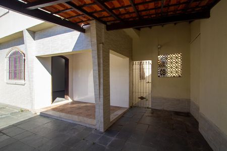 Casa para alugar com 232m², 3 quartos e 1 vaga Casa para alugar com 232m², 3 quartos e 1 vagaQuintal