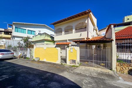 Fachada de casa para alugar com 3 quartos, 232m² em Camarão, São Gonçalo