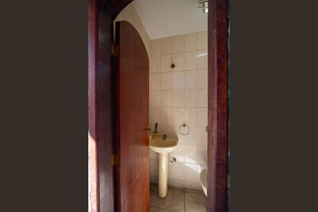 Casa para alugar com 232m², 3 quartos e 1 vaga Casa para alugar com 232m², 3 quartos e 1 vagaBanheiro de serviço