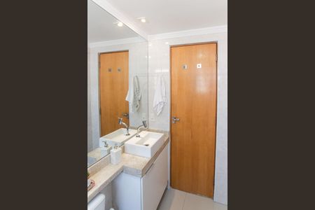 Banheiro de apartamento à venda com 2 quartos, 49m² em Núcleo do Engordador, São Paulo