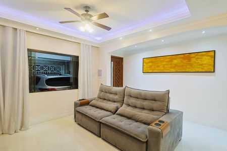 Casa à venda com 140m², 2 quartos e 2 vagasSala