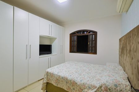 Casa à venda com 140m², 2 quartos e 2 vagasSuíte 2