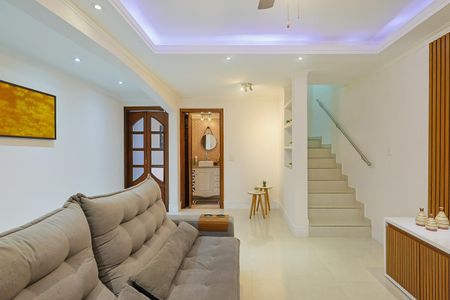 Casa à venda com 140m², 2 quartos e 2 vagasSala