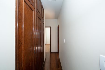 CORREDOR de apartamento para alugar com 4 quartos, 153m² em Santo Antônio, Belo Horizonte