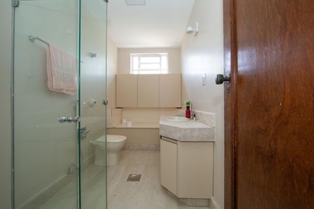 BANHEIRO1 de apartamento para alugar com 4 quartos, 153m² em Santo Antônio, Belo Horizonte