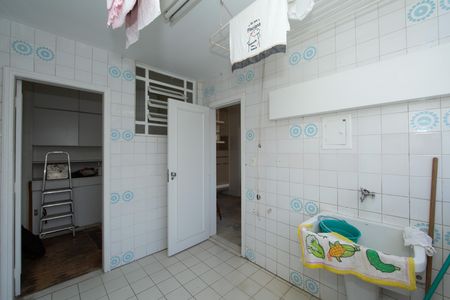 AREA DE SERVICO de apartamento para alugar com 4 quartos, 153m² em Santo Antônio, Belo Horizonte