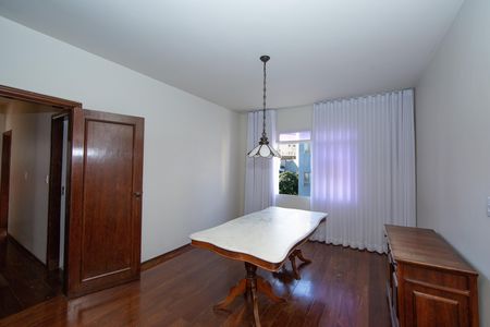 SALA de apartamento para alugar com 4 quartos, 153m² em Santo Antônio, Belo Horizonte