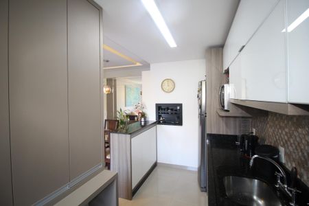 Cozinha de apartamento para alugar com 2 quartos, 57m² em Morro Santana, Porto Alegre