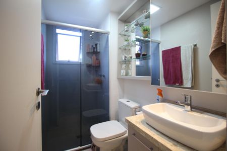 Banheiro de apartamento para alugar com 2 quartos, 57m² em Morro Santana, Porto Alegre