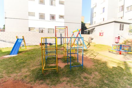 Apartamento para alugar com 43m², 2 quartos e 1 vaga Apartamento para alugar com 43m², 2 quartos e 1 vagaÁrea comum - Playground