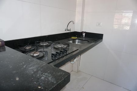 Cozinha de apartamento para alugar com 2 quartos, 40m² em Chácaras Caxingui, Embu das Artes