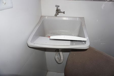 Lavanderia de apartamento para alugar com 2 quartos, 40m² em Chácaras Caxingui, Embu das Artes
