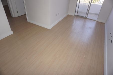 Sala de apartamento para alugar com 2 quartos, 40m² em Chácaras Caxingui, Embu das Artes