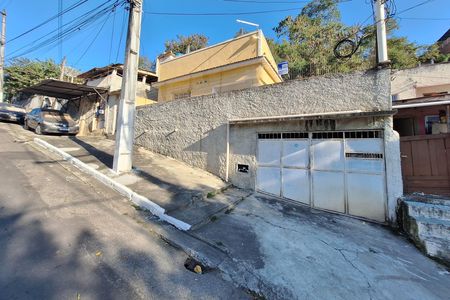 Casa à venda com 360m², 3 quartos e 2 vagas Casa à venda com 360m², 3 quartos e 2 vagasFachada