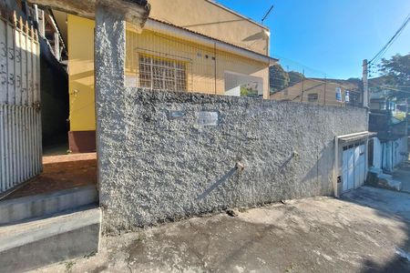 Casa à venda com 360m², 3 quartos e 2 vagas Casa à venda com 360m², 3 quartos e 2 vagasFachada