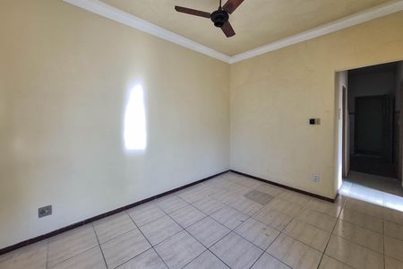 Casa à venda com 360m², 3 quartos e 2 vagas Casa à venda com 360m², 3 quartos e 2 vagasSala