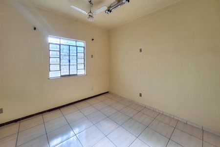 Casa à venda com 360m², 3 quartos e 2 vagas Casa à venda com 360m², 3 quartos e 2 vagasQuarto 1