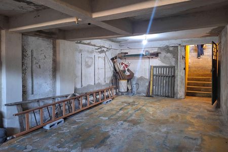Garagem de casa à venda com 2 quartos, 360m² em Santa Barbara, Niterói