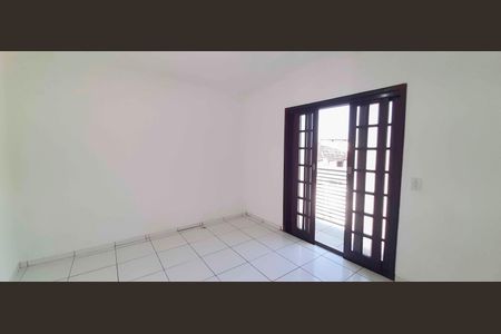Quarto 1 de casa para alugar com 2 quartos, 64m² em Metalúrgicos, Osasco