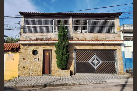Fachada de casa à venda com 6 quartos, 380m² em Vila Carmosina, São Paulo