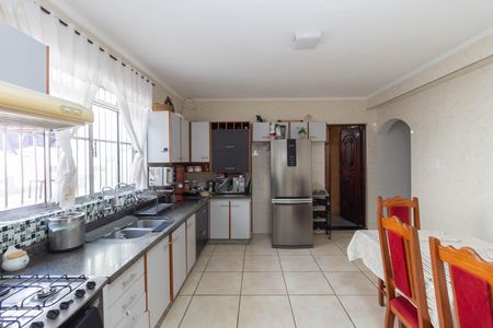 Cozinha de casa à venda com 6 quartos, 380m² em Vila Carmosina, São Paulo