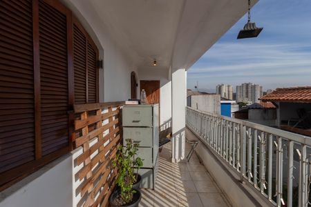 Varanda de casa à venda com 6 quartos, 380m² em Vila Carmosina, São Paulo