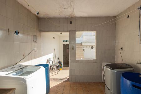 Área de Serviço de casa à venda com 6 quartos, 380m² em Vila Carmosina, São Paulo