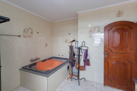 Banheiro da Suíte de casa à venda com 6 quartos, 380m² em Vila Carmosina, São Paulo