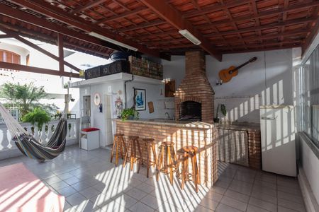 Área comum de casa à venda com 6 quartos, 380m² em Vila Carmosina, São Paulo