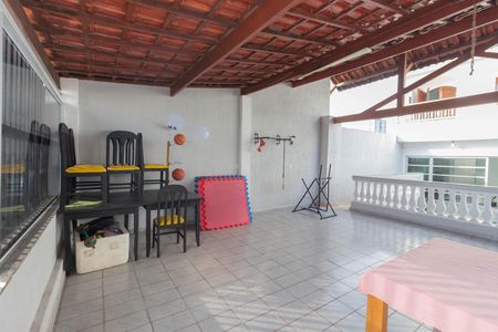 Área comum de casa à venda com 6 quartos, 380m² em Vila Carmosina, São Paulo