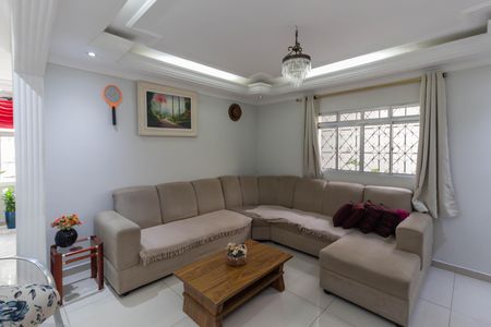 Casa à venda com 6 quartos, 380m² em Vila Carmosina, São Paulo