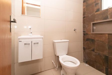 Banheiro Social de casa à venda com 2 quartos, 38m² em Campo de Santana, Curitiba