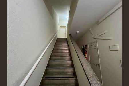 Área comum - escada de apartamento para alugar com 2 quartos, 83m² em Boa Vista, Juiz de Fora