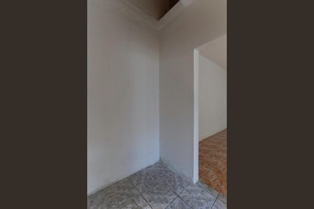 Closet de casa para alugar com 1 quarto, 48m² em Vila Romero, São Paulo