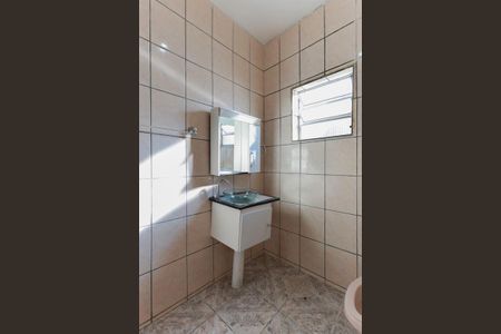 Banheiro de casa para alugar com 1 quarto, 48m² em Vila Romero, São Paulo