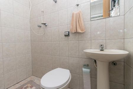 Banheiro de serviço de casa à venda com 2 quartos, 83m² em Vila Medeiros, São Paulo