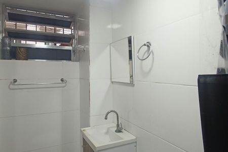Banheiro de kitnet/studio para alugar com 1 quarto, 35m² em Parque Duque, Duque de Caxias