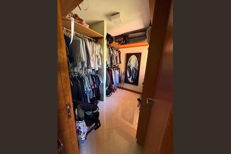 Casa para alugar com 300m², 3 quartos e 1 vaga Casa para alugar com 300m², 3 quartos e 1 vagaCloset da Suíte