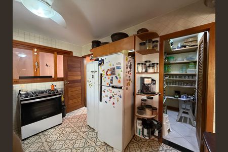 Casa à venda com 3 quartos, 300m² em Itaipu, Niterói
