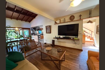 Casa para alugar com 300m², 3 quartos e 1 vaga Casa para alugar com 300m², 3 quartos e 1 vagaSala