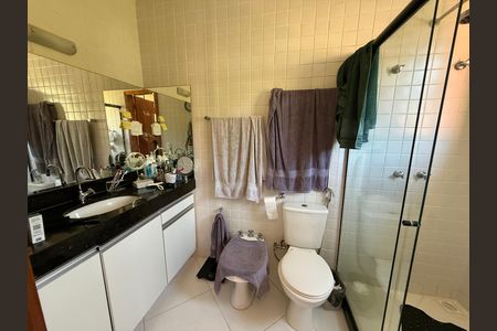 Casa para alugar com 300m², 3 quartos e 1 vaga Casa para alugar com 300m², 3 quartos e 1 vagaBanheiro da Suíte