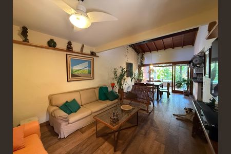 Casa para alugar com 300m², 3 quartos e 1 vaga Casa para alugar com 300m², 3 quartos e 1 vagaSala