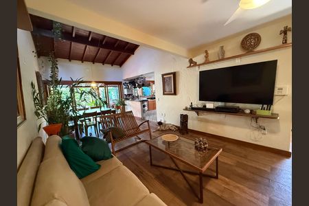 Casa para alugar com 300m², 3 quartos e 1 vaga Casa para alugar com 300m², 3 quartos e 1 vagaSala