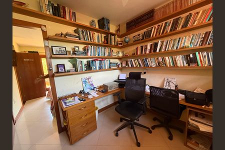 Casa para alugar com 300m², 3 quartos e 1 vaga Casa para alugar com 300m², 3 quartos e 1 vagaEscritório