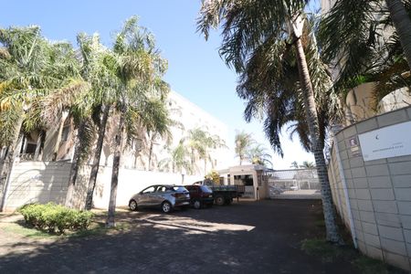 Fachada e portaria de apartamento para alugar com 2 quartos, 45m² em Umuarama, Uberlândia