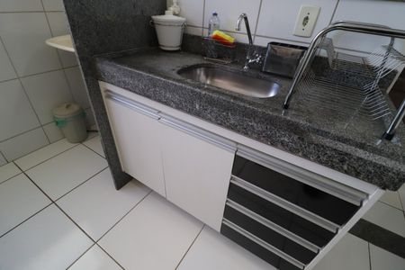 Cozinha de apartamento para alugar com 2 quartos, 45m² em Umuarama, Uberlândia