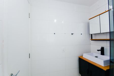 Banheiro de apartamento para alugar com 2 quartos, 43m² em Vila Itapegica, Guarulhos